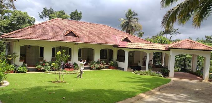 Emerald Castle Villa Madikeri Bagian luar foto