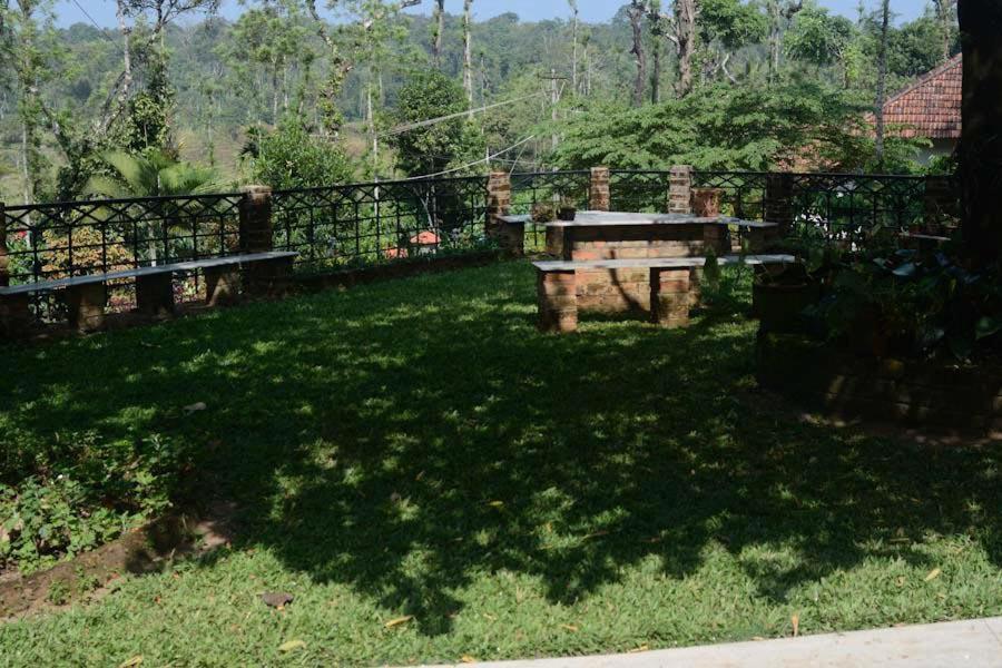 Emerald Castle Villa Madikeri Bagian luar foto