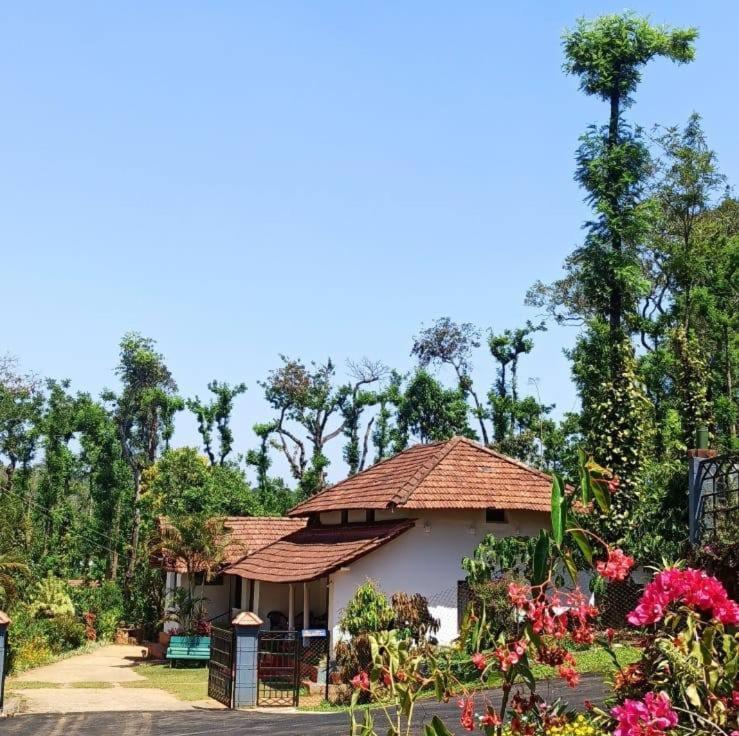 Emerald Castle Villa Madikeri Bagian luar foto